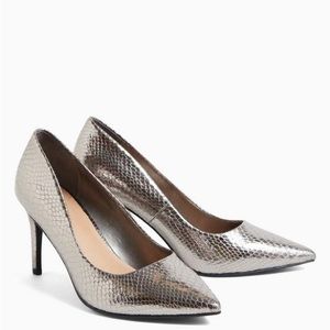 New TORRID Pewter Pointed Toe Pump